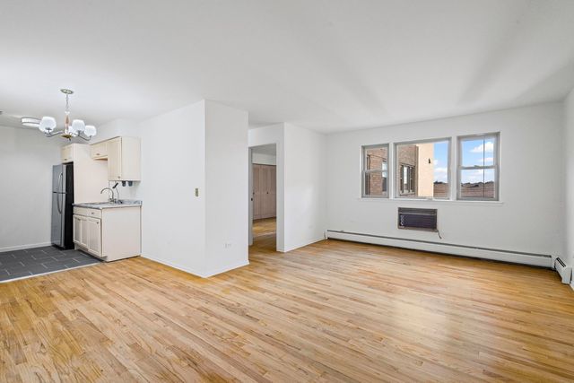 8245 W BELMONT Avenue 4G, River Grove, IL 60171