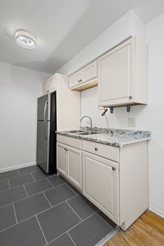 8245 W BELMONT Avenue 4G, River Grove, IL 60171