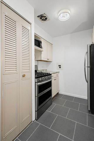 8245 W BELMONT Avenue 4G, River Grove, IL 60171