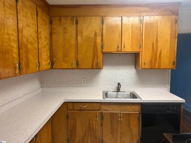 204 Elm Street, Clinton, SC 29325