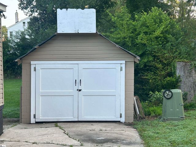 204 Elm Street, Clinton, SC 29325