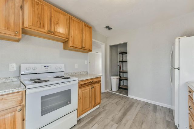 624 15th Avenue N, Texas City, TX 77590