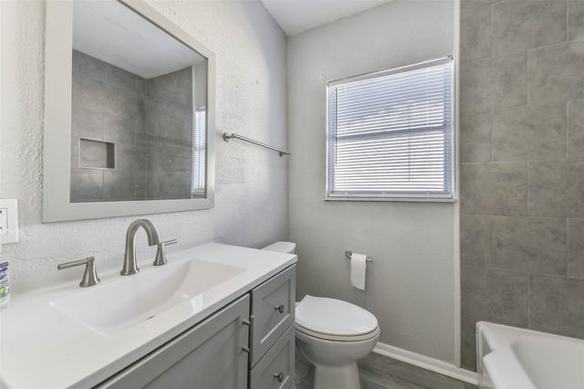 624 15th Avenue N, Texas City, TX 77590