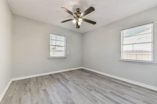 624 15th Avenue N, Texas City, TX 77590