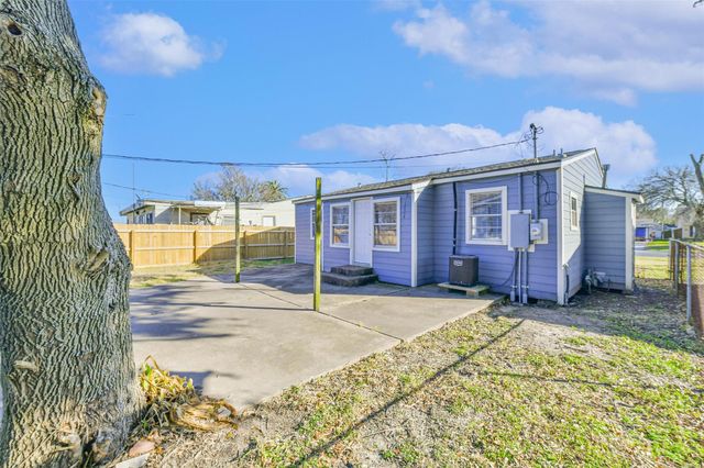 624 15th Avenue N, Texas City, TX 77590