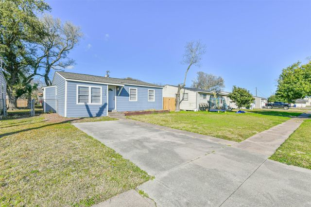 624 15th Avenue N, Texas City, TX 77590