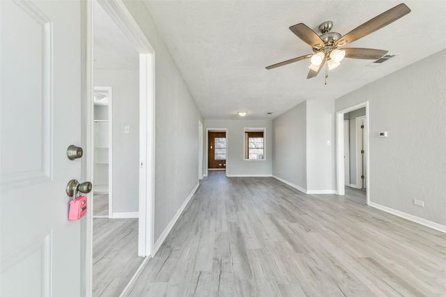 624 15th Avenue N, Texas City, TX 77590