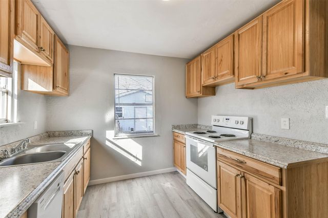 624 15th Avenue N, Texas City, TX 77590