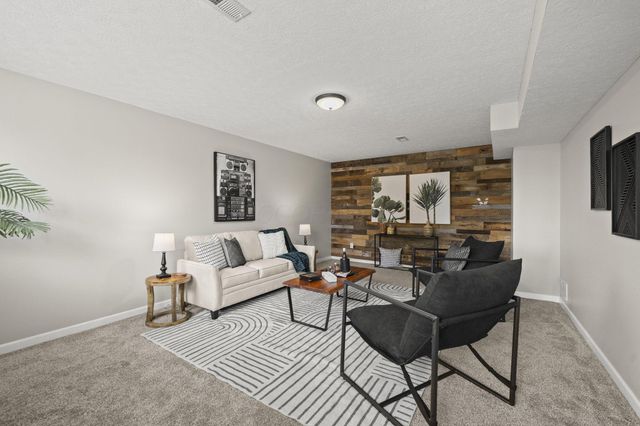 498 Yale Circle, Pickerington, OH 43147
