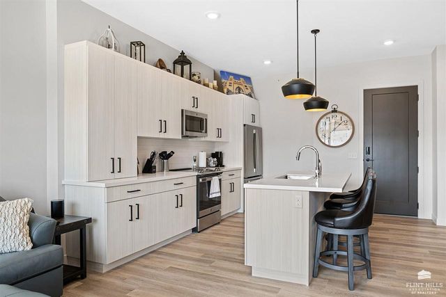 3010 Fieldhouse Cir Apt 106, Manhattan, KS 66503