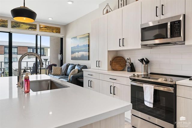 3010 Fieldhouse Cir Apt 106, Manhattan, KS 66503