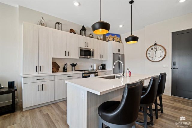 3010 Fieldhouse Cir Apt 106, Manhattan, KS 66503