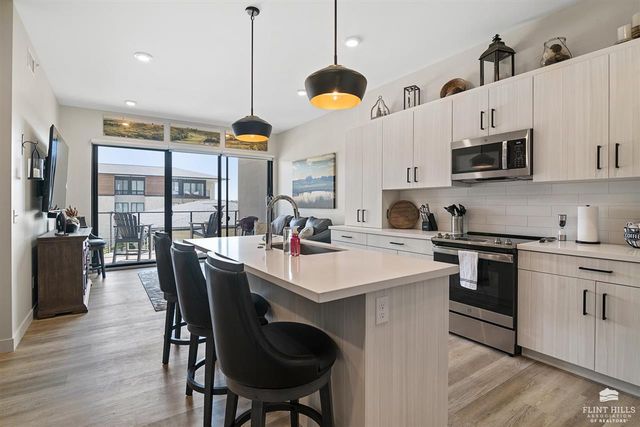 3010 Fieldhouse Cir Apt 106, Manhattan, KS 66503