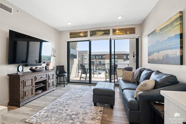 3010 Fieldhouse Cir Apt 106, Manhattan, KS 66503