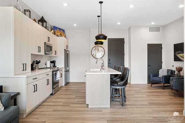 3010 Fieldhouse Cir Apt 106, Manhattan, KS 66503