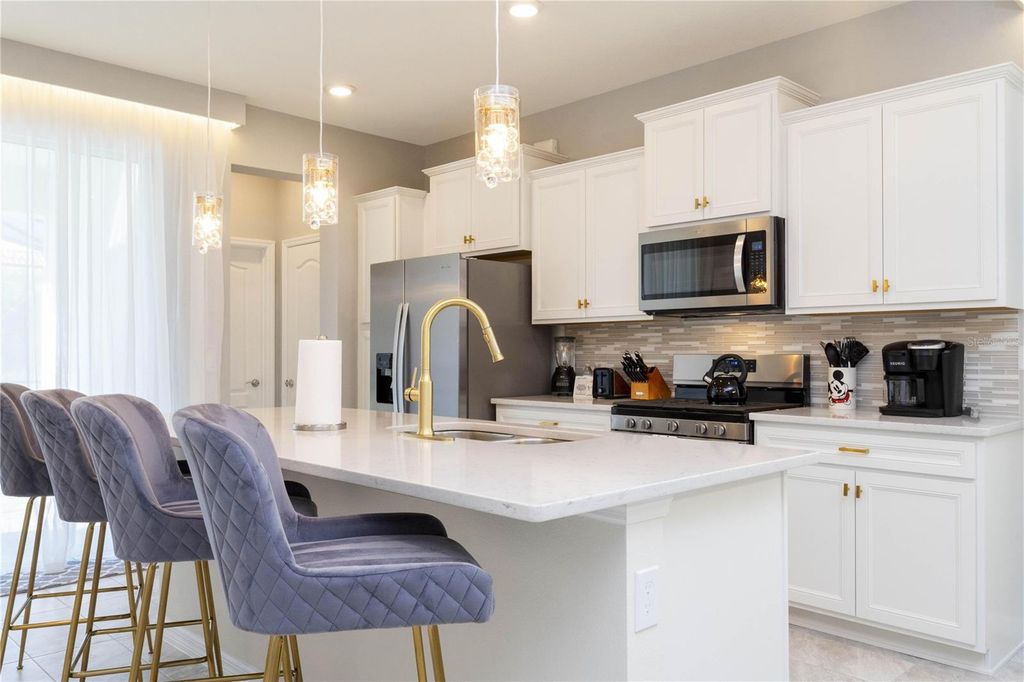 Image 11 of property listing at 7335 OAKMOSS LOOP, Davenport, FL 33837