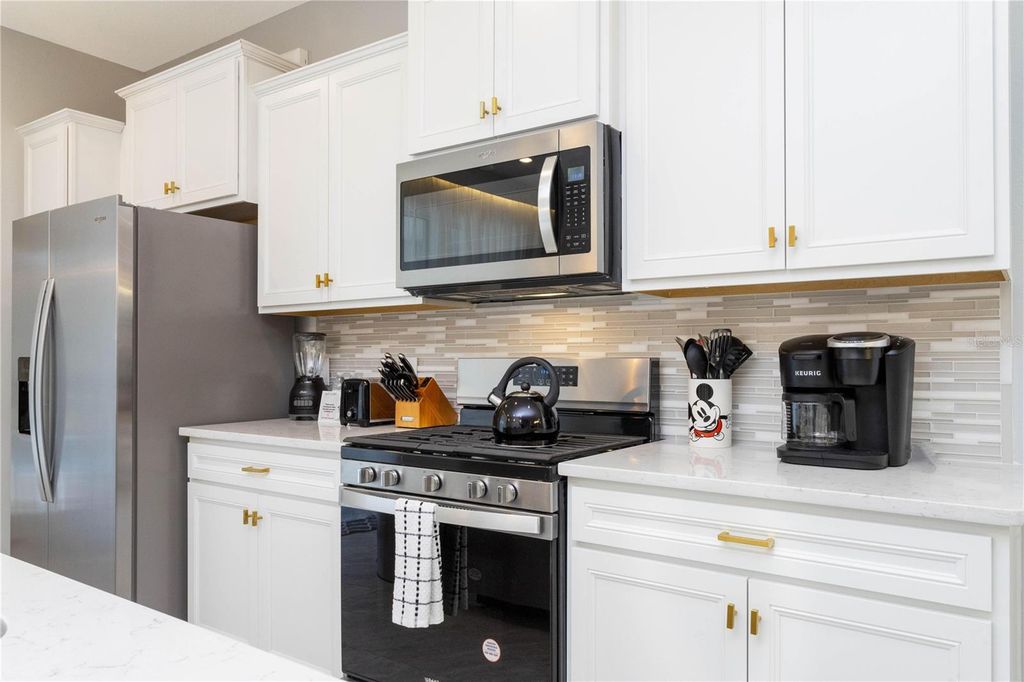 Image 12 of property listing at 7335 OAKMOSS LOOP, Davenport, FL 33837