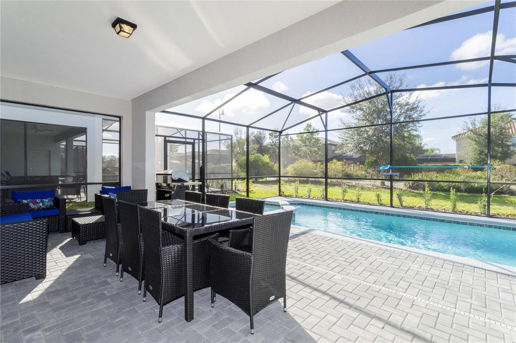Image 14 of property listing at 7335 OAKMOSS LOOP, Davenport, FL 33837
