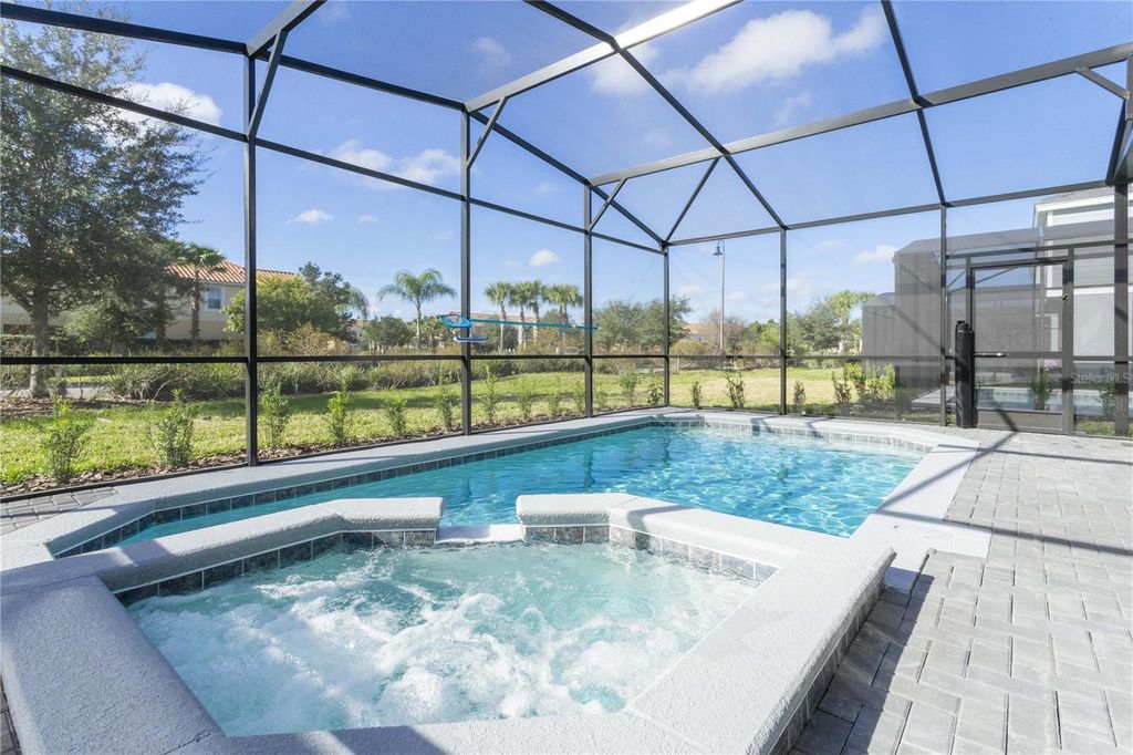 Image 15 of property listing at 7335 OAKMOSS LOOP, Davenport, FL 33837