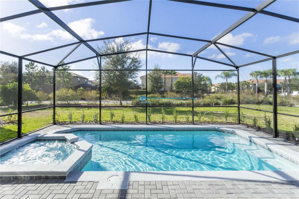 Image 4 of property listing at 7335 OAKMOSS LOOP, Davenport, FL 33837