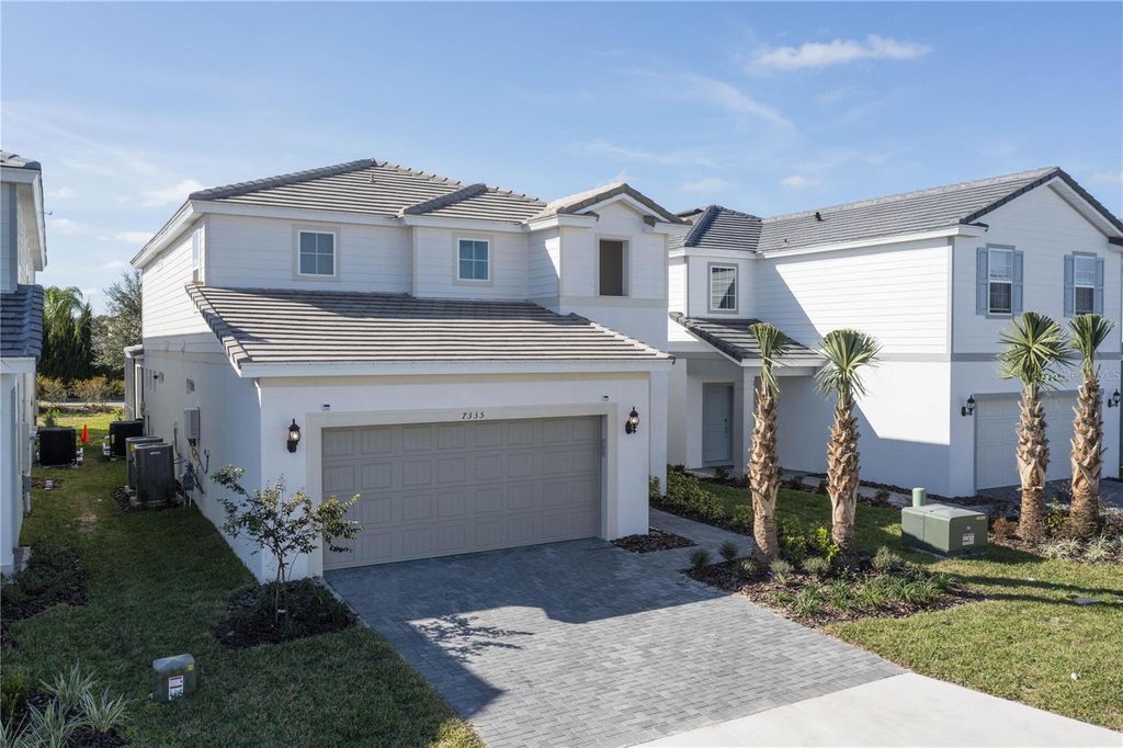 Image 6 of property listing at 7335 OAKMOSS LOOP, Davenport, FL 33837