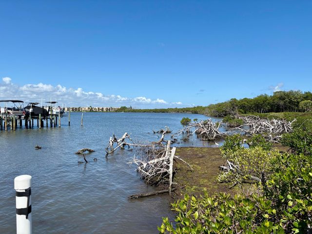 3792 NE Ocean Boulevard 211-n, Jensen Beach, FL 34957