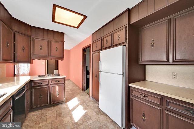 727 N CHURCH RD, Sinking Spring, PA 19608