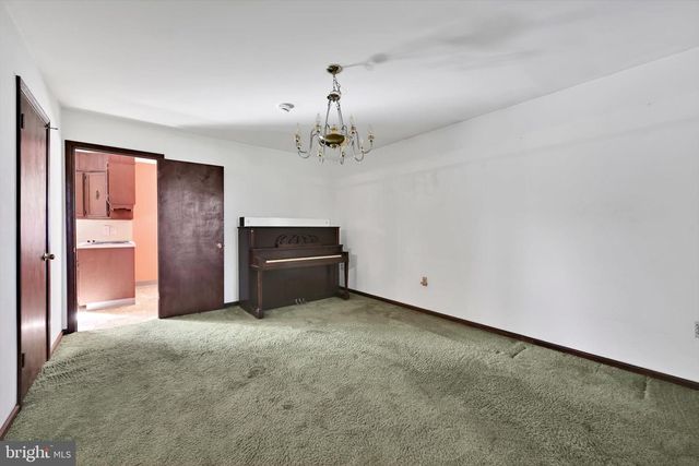 727 N CHURCH RD, Sinking Spring, PA 19608
