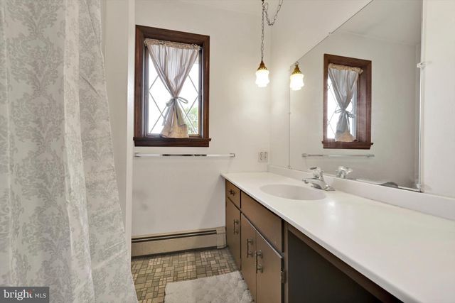 727 N CHURCH RD, Sinking Spring, PA 19608