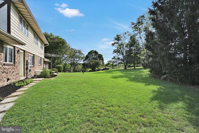 727 N CHURCH RD, Sinking Spring, PA 19608