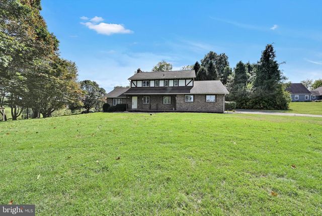 727 N CHURCH RD, Sinking Spring, PA 19608