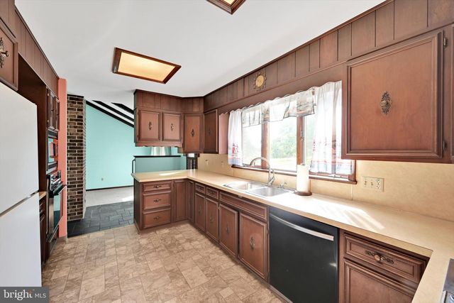 727 N CHURCH RD, Sinking Spring, PA 19608