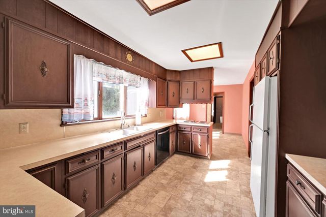 727 N CHURCH RD, Sinking Spring, PA 19608
