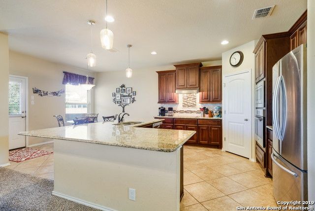 9743 COMMON LAW, Converse, TX 78109