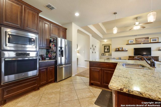 9743 COMMON LAW, Converse, TX 78109