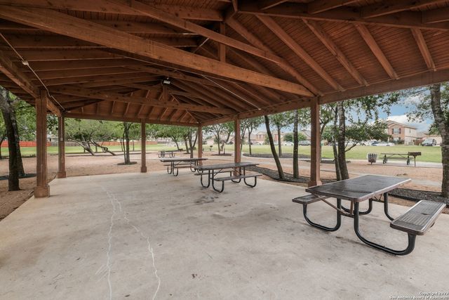 9743 COMMON LAW, Converse, TX 78109
