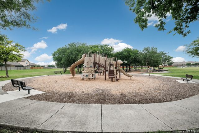 9743 COMMON LAW, Converse, TX 78109