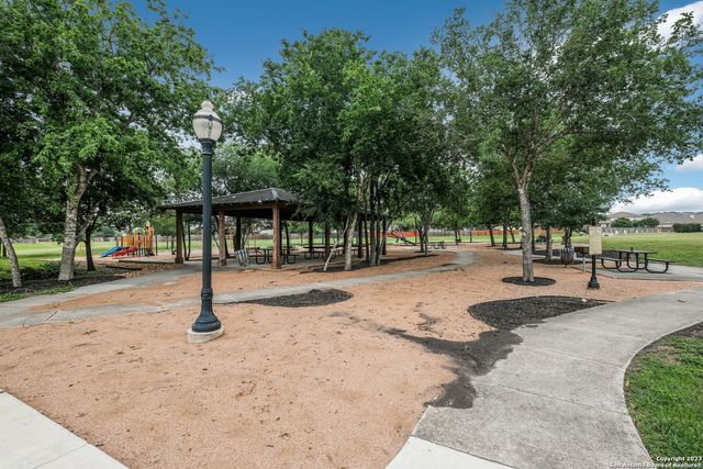 9743 COMMON LAW, Converse, TX 78109