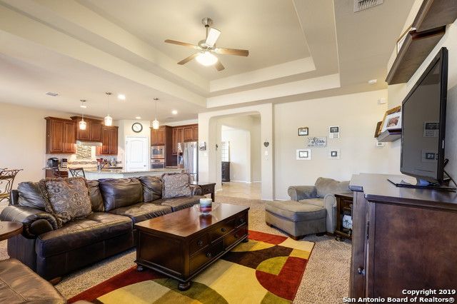 9743 COMMON LAW, Converse, TX 78109
