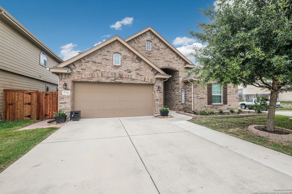 9743 COMMON LAW, Converse, TX 78109