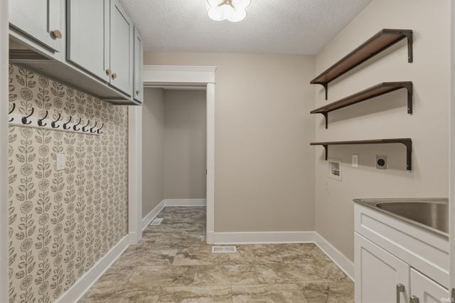 123 Zona Drive, Auburn, IN 46706