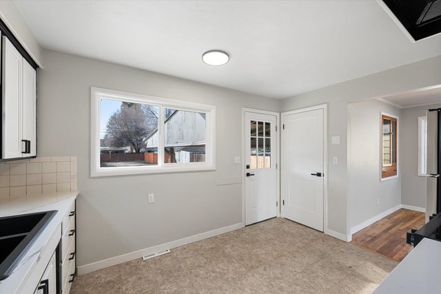 3527 W W Wellesley Ave, Spokane, WA 99205