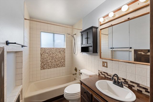 3527 W W Wellesley Ave, Spokane, WA 99205