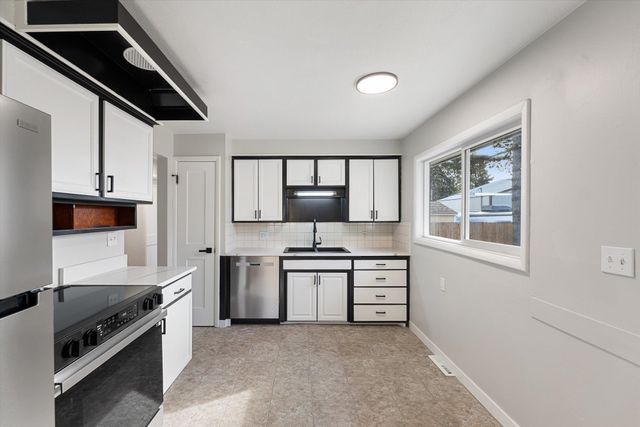 3527 W W Wellesley Ave, Spokane, WA 99205