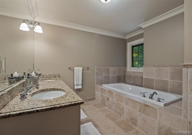 25325 Devon Lane, Franklin, MI 48025