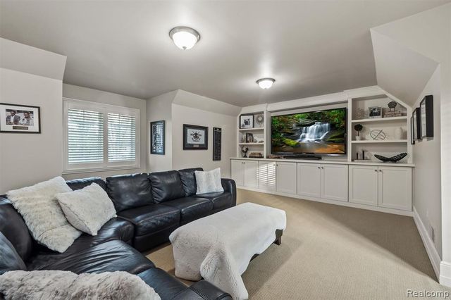25325 Devon Lane, Franklin, MI 48025