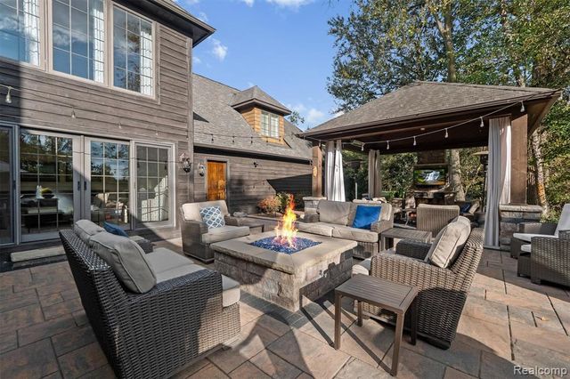 25325 Devon Lane, Franklin, MI 48025