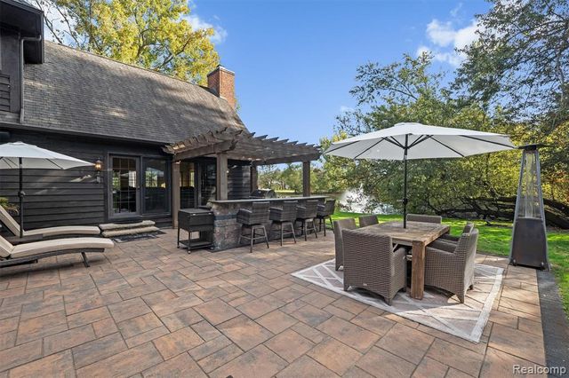 25325 Devon Lane, Franklin, MI 48025