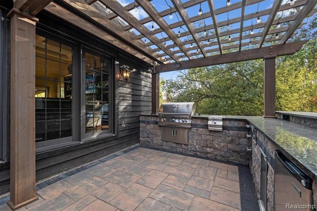 25325 Devon Lane, Franklin, MI 48025