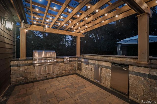 25325 Devon Lane, Franklin, MI 48025